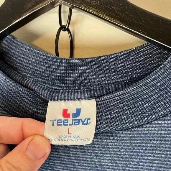 Vintage Hawaii  Crest Logo T-shirt - Picture 3 of 4